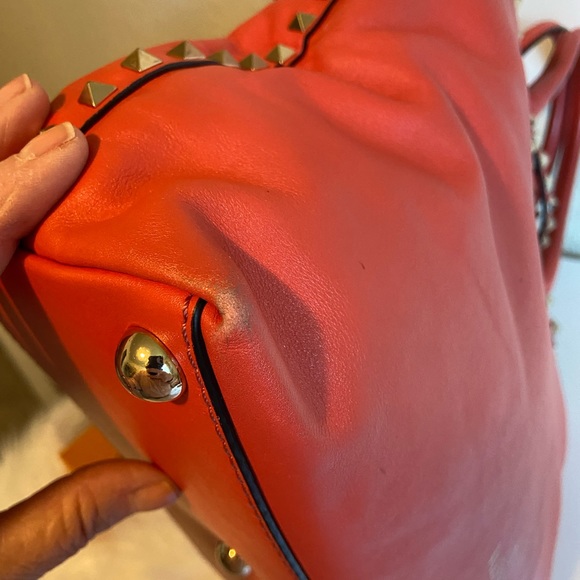 Valentino Garavani VGUC Dome Rockstud Tote in Coral Calfskin - Picture 6 of 15